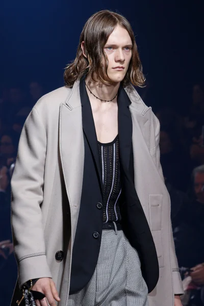 Look 16